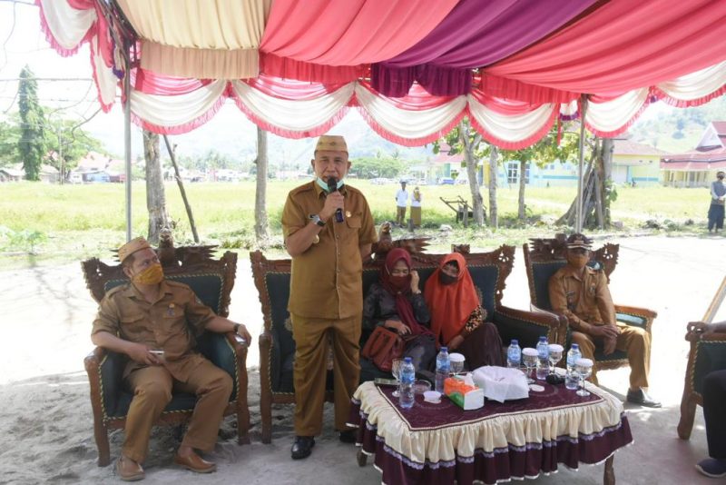 Pelaksana Tugas (Plt) Bupati Boalemo  Ir. Anas Jusuf, Msi meresmikan apotek Fujarasa Farma di Desa Tangkobu