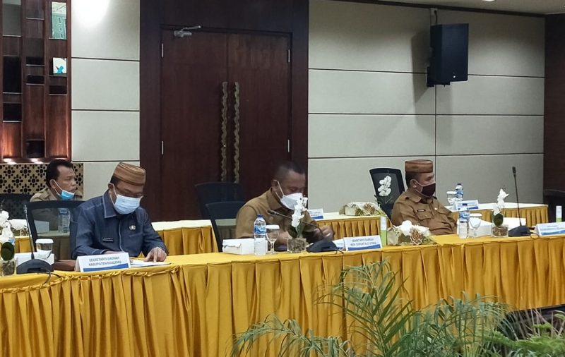 — Sekretaris Daerah H. Sherman Moridu, S.Pd. MM menghadiri Rapat bersama High Level Meeting (HLM) yang laksanakan oleh Pemerintah Provinsi Gorontalo .
