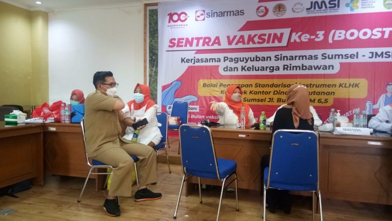 Suasana vaksinasi tahap 3 Booster yang digelar Paguyuban Sinarmas Sumsel, JMSI (Jaringan Media Siber Indonesia) Sumsel dan Keluarga Rimbawan.