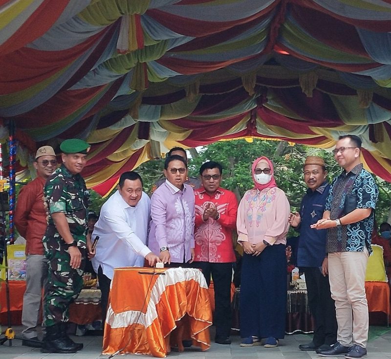 Penjabat Bupati Boalemo Dr.Hèndriwan,M.Si dan Forkopimda melauching penggunaan aplikasi Sistem Informasi Pariwisata Daerah (Siparda) yang ditandai dengan Pelepasan balon gas.