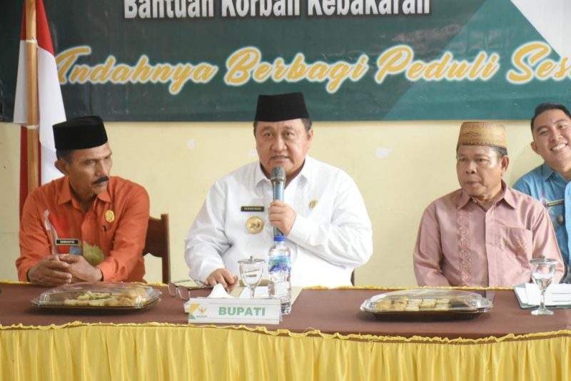 Penyerahaan paket sembako kepada kaum Dhuafa di Kecamatan Mananggu dan Penambahan insentif 1 orang Guru TPQ, oleh Baznas Boalemo.