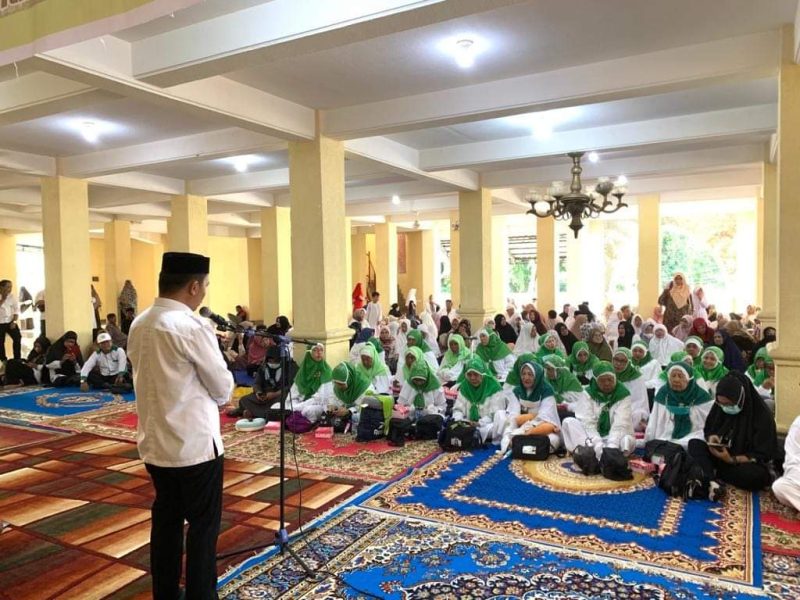 Gambar : Supandra Nur Lepas 65 Calon Jamaah Haji Boalemo. (Istimewa)