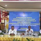 Kakanwil Kemenkumham Gorontalo, Pagar Butar Butar, menyampaikan pidato kunjungan kerja di Lapas Kelas II Boalemo. (Dok. Humas Lapas)