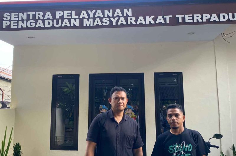 Marten Basaur, didampingi kuasa hukumnya Rahman Sahi, S.H., M.H.,saat melapor ke Polda Gorontalo. Rabu, 21/05/2025.