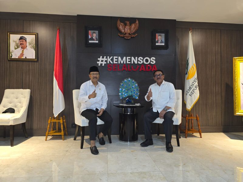 Mensos Saifullah Yusuf bersama Bupati Boalemo Rum Pagau. (Foto. Istimewa)