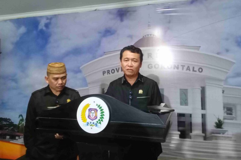 Ketua fraksi PKS Manaf A Hamzah saat konferensi pers, Senin 04/7/2025. (Foto: JM)