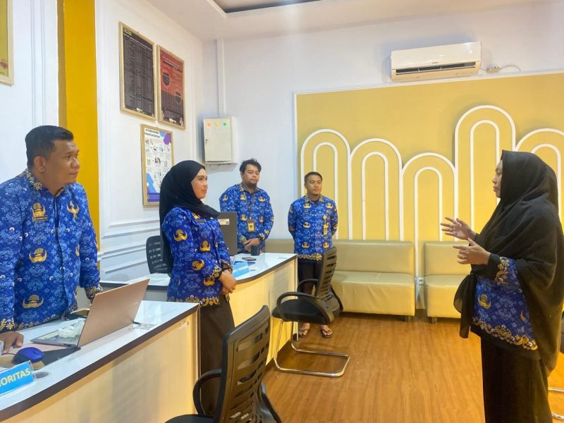 kegiatan Monitoring dan Evaluasi (Monev) terhadap kinerja petugas loket pelayanan.(foto:ist)